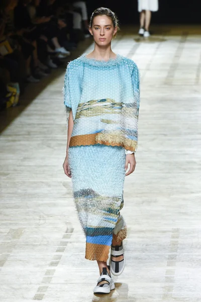 Look 18